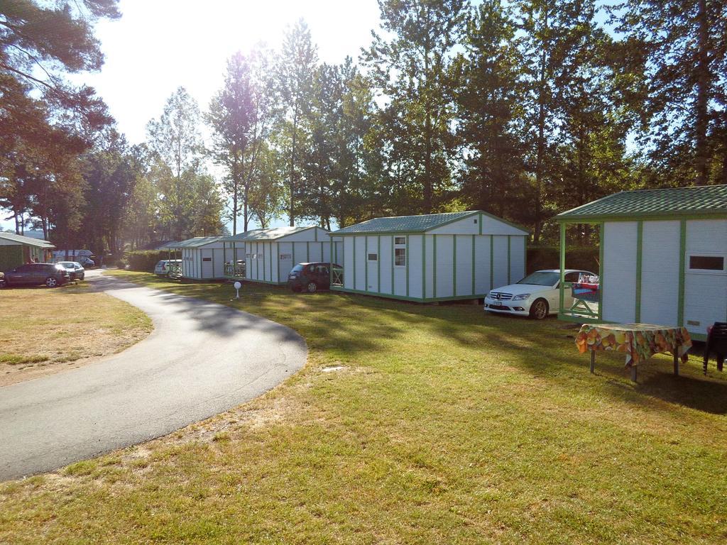 Camping Les Pinasses La Chapelle  Екстериор снимка